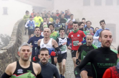 Galería de fotos de la carrera celebrada en Puente la Reina el Día de Reyes.