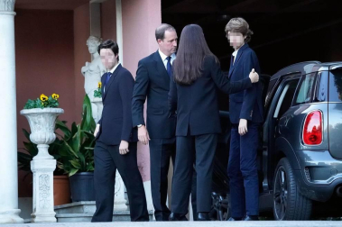 Fotos de la llegada de familiares y cercanos a la capilla ardiente de Pilar de Borbón
