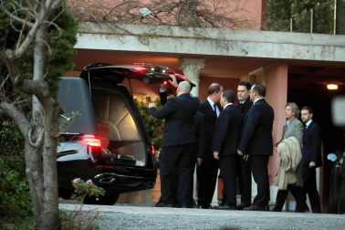 Fotos de la llegada de familiares y cercanos a la capilla ardiente de Pilar de Borbón