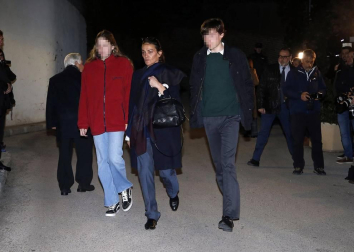 Fotos de la llegada de familiares y cercanos a la capilla ardiente de Pilar de Borbón