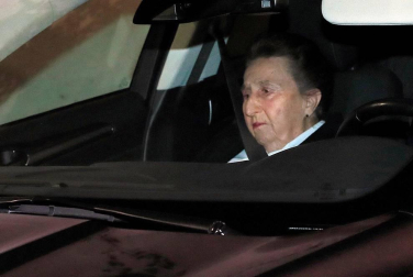 Fotos de la llegada de familiares y cercanos a la capilla ardiente de Pilar de Borbón