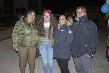 El pasado fin de semana, pequeños y mayores salieron a las calles de la localidad navarra de Allo para arropar a sus Reyes Magos. Los caramelos y las sonrisas volaron por los aires un año más para felicidad de todos y los niños volvieron a sus casas con los brazos cargados y los corazones llenos de ilusiones.