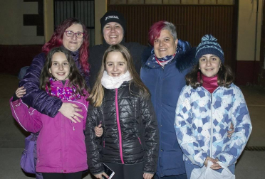 El pasado fin de semana, pequeños y mayores salieron a las calles de la localidad navarra de Allo para arropar a sus Reyes Magos. Los caramelos y las sonrisas volaron por los aires un año más para felicidad de todos y los niños volvieron a sus casas con los brazos cargados y los corazones llenos de ilusiones.