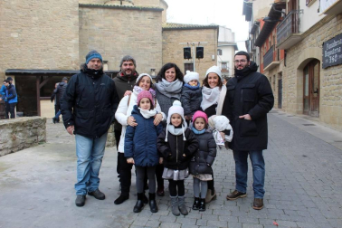 Sangüesa cumplió un año más con la tradición y celebró el Auto de los Reyes Magos la mañana del 6 de enero. Esta escenificación, declarada Fiesta de Interés Turístico de Navarra, relata la llegada real con una serie de versos escritos en el año 1900.