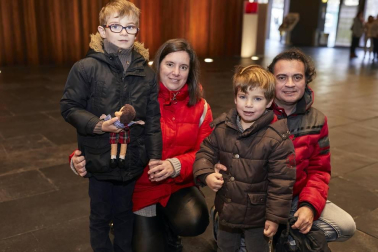 Gorgorito, personaje títere que ha encandilado a varias generaciones de niños en Pamplona, regresó a los escenarios durante las vacaciones de Navidad. Mayores y pequeños disfrutaron de sus aventuras en Baluarte.