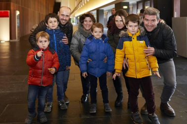 Gorgorito, personaje títere que ha encandilado a varias generaciones de niños en Pamplona, regresó a los escenarios durante las vacaciones de Navidad. Mayores y pequeños disfrutaron de sus aventuras en Baluarte.