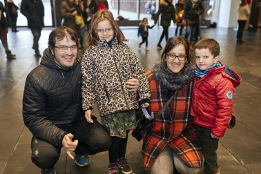 Gorgorito, personaje títere que ha encandilado a varias generaciones de niños en Pamplona, regresó a los escenarios durante las vacaciones de Navidad. Mayores y pequeños disfrutaron de sus aventuras en Baluarte.