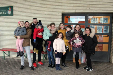 La Casa de Cultura de Beriáin acogió, el pasado 4 de enero, la obra 'Fantasías y Muñecos', un espectáculo infantil-familiar que reúne todos los ingredientes para ser una función de éxito: muñecos a tamaño natural, canciones pegadizas y la participación activa de todos los niños durante el espectáculo.