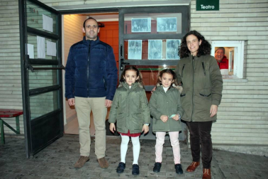La Casa de Cultura de Beriáin acogió, el pasado 4 de enero, la obra 'Fantasías y Muñecos', un espectáculo infantil-familiar que reúne todos los ingredientes para ser una función de éxito: muñecos a tamaño natural, canciones pegadizas y la participación activa de todos los niños durante el espectáculo.
