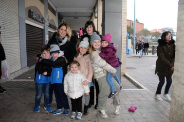 La Casa de Cultura de Beriáin acogió, el pasado 4 de enero, la obra 'Fantasías y Muñecos', un espectáculo infantil-familiar que reúne todos los ingredientes para ser una función de éxito: muñecos a tamaño natural, canciones pegadizas y la participación activa de todos los niños durante el espectáculo.