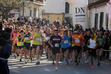 Las calles de Larraga se llenaron este fin de semana de deportistas en su XXXII Cross de Reyes. Una prueba que unió a todo un pueblo antes de servir los roscones en las mesas de los hogares. El buen tiempo y mejor humor formaron parte de este gran día para los ragueses.