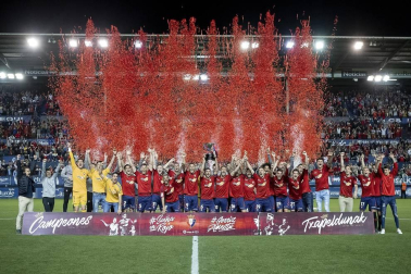 Fotos de la exposición fotográfica con el resumen del año que acoge El Corte Inglés de Pamplona