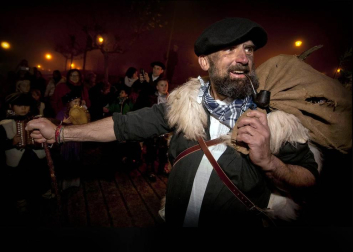 Fotos de la exposición fotográfica con el resumen del año que acoge El Corte Inglés de Pamplona