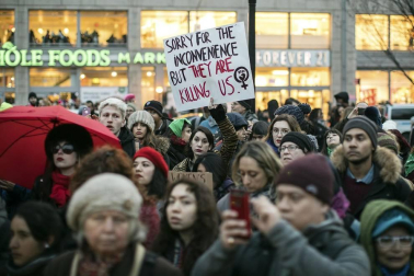 Fotos de la exposición fotográfica con el resumen del año que acoge El Corte Inglés de Pamplona
