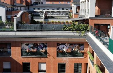 Fotos de la exposición fotográfica con el resumen del año que acoge El Corte Inglés de Pamplona