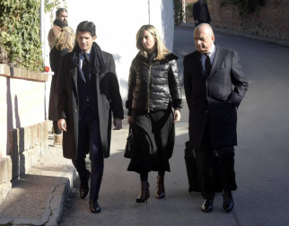 Los reyes, Felipe VI y doña Letizia, junto a don Juan Carlos y doña Sofía, han asistido este viernes al entierro de la infanta Pilar de Borbón en el cementerio de San Isidro de Madrid.
