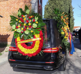 Los reyes, Felipe VI y doña Letizia, junto a don Juan Carlos y doña Sofía, han asistido este viernes al entierro de la infanta Pilar de Borbón en el cementerio de San Isidro de Madrid.