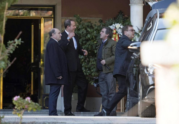 Los reyes, Felipe VI y doña Letizia, junto a don Juan Carlos y doña Sofía, han asistido este viernes al entierro de la infanta Pilar de Borbón en el cementerio de San Isidro de Madrid.