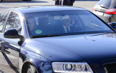 Los reyes, Felipe VI y doña Letizia, junto a don Juan Carlos y doña Sofía, han asistido este viernes al entierro de la infanta Pilar de Borbón en el cementerio de San Isidro de Madrid.