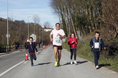 Participantes en la prueba disputada este domingo, 12 de enero, sobre un recorrido de 7,7 kilómetros