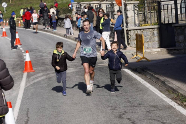 Participantes en la prueba disputada este domingo, 12 de enero, sobre un recorrido de 7,7 kilómetros