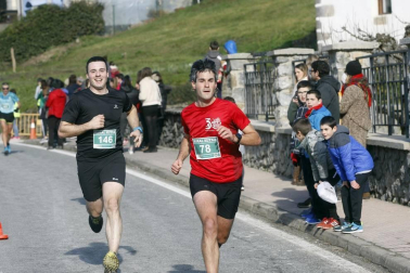 Participantes en la prueba disputada este domingo, 12 de enero, sobre un recorrido de 7,7 kilómetros