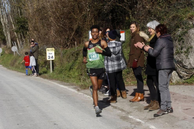 Participantes en la prueba disputada este domingo, 12 de enero, sobre un recorrido de 7,7 kilómetros