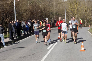Participantes en la prueba disputada este domingo, 12 de enero, sobre un recorrido de 7,7 kilómetros
