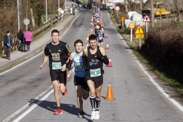 Participantes en la prueba disputada este domingo, 12 de enero, sobre un recorrido de 7,7 kilómetros
