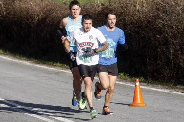 Participantes en la prueba disputada este domingo, 12 de enero, sobre un recorrido de 7,7 kilómetros