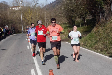 Participantes en la prueba disputada este domingo, 12 de enero, sobre un recorrido de 7,7 kilómetros