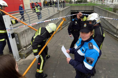 Un parque infantil con pista deportiva se ha hundido sobre el aparcamiento subterráneo de una urbanizaciónde Santander,