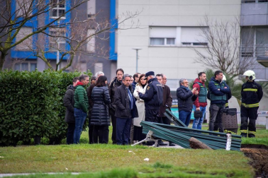 Un parque infantil con pista deportiva se ha hundido sobre el aparcamiento subterráneo de una urbanizaciónde Santander,