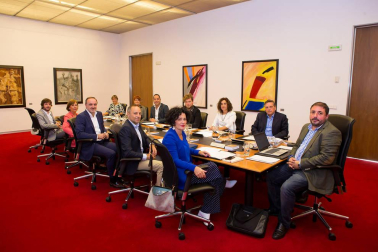 Mesa y Junta de Portavoces del Parlamento de Navarra.