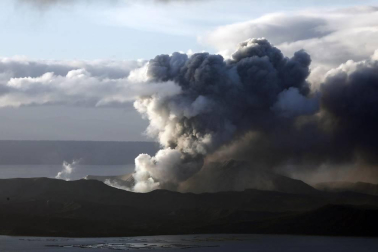 Filipinas mantiene la alerta por el volcán Taal, que ya ha desplazado a 30.000 personas