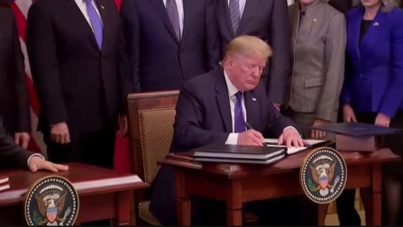 EEUU y China firman la tregua comercial