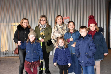 A diferencia de la mayoría de los otros niños del orfanato dirigido por la señorita Hannigan, Annie cree que sus padres aún están vivos y que algún día volverán a buscarla. Esta obra es la que vieron los vecinos de Ribaforada el  domingo 12 de enero. Los niños como sus padres pasaron una tarde entretenida siguiendo las aventuras de Annie.