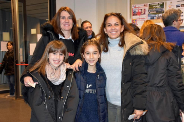 A diferencia de la mayoría de los otros niños del orfanato dirigido por la señorita Hannigan, Annie cree que sus padres aún están vivos y que algún día volverán a buscarla. Esta obra es la que vieron los vecinos de Ribaforada el  domingo 12 de enero. Los niños como sus padres pasaron una tarde entretenida siguiendo las aventuras de Annie.