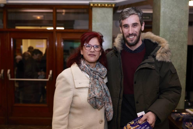 El Teatro Gayarre acogió el espectáculo 'Gran Concierto de Año Nuevo: Strauss Festival Orchestra y Ballet Ensemble', que trasladó hasta las butacas de este teatro pamplonés el ambiente de la tradicional cita musical que cada año se celebra en Viena a ritmo de vals. Un concierto extraordinario por el clima festivo que lo envuelve y la participación del público.