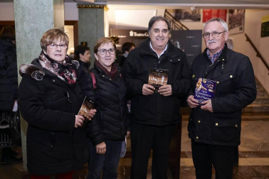 El Teatro Gayarre acogió el espectáculo 'Gran Concierto de Año Nuevo: Strauss Festival Orchestra y Ballet Ensemble', que trasladó hasta las butacas de este teatro pamplonés el ambiente de la tradicional cita musical que cada año se celebra en Viena a ritmo de vals. Un concierto extraordinario por el clima festivo que lo envuelve y la participación del público.