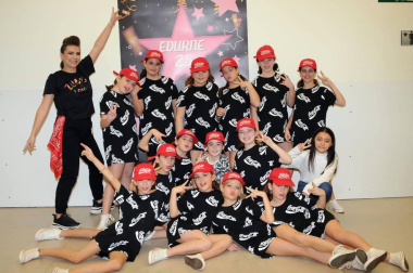 Peralta acogió un Festival Solidario en beneficio de la Asociación Navarra de Amigos del Sahara. Una reunión cargada de energía positiva en la que bailarines de diferentes edades sorprendieron al público con sus coreografías.