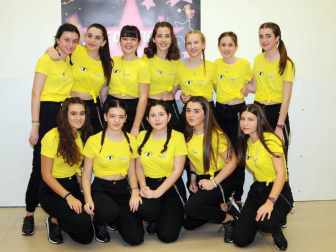 Peralta acogió un Festival Solidario en beneficio de la Asociación Navarra de Amigos del Sahara. Una reunión cargada de energía positiva en la que bailarines de diferentes edades sorprendieron al público con sus coreografías.
