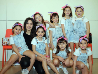 Peralta acogió un Festival Solidario en beneficio de la Asociación Navarra de Amigos del Sahara. Una reunión cargada de energía positiva en la que bailarines de diferentes edades sorprendieron al público con sus coreografías.