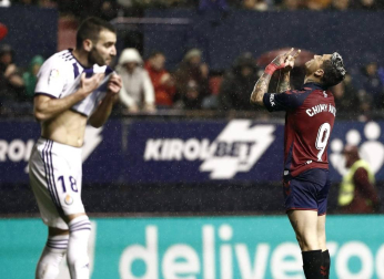 Galería de fotos del partido Osasuna-Valladolid disputado en El Sadar.