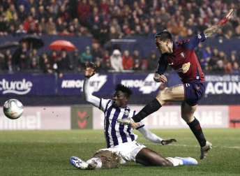 Galería de fotos del partido Osasuna-Valladolid disputado en El Sadar.