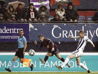 Galería de fotos del partido Osasuna-Valladolid disputado en El Sadar.