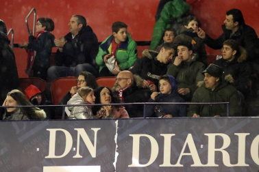 Galería de fotos de la afición en El Sadar durante el Osasuna-Valladolid