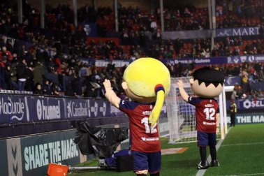 Galería de fotos de la afición en El Sadar durante el Osasuna-Valladolid
