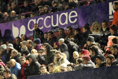 Galería de fotos de la afición en El Sadar durante el Osasuna-Valladolid