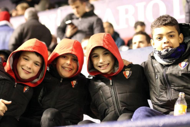 Galería de fotos de la afición en El Sadar durante el Osasuna-Valladolid